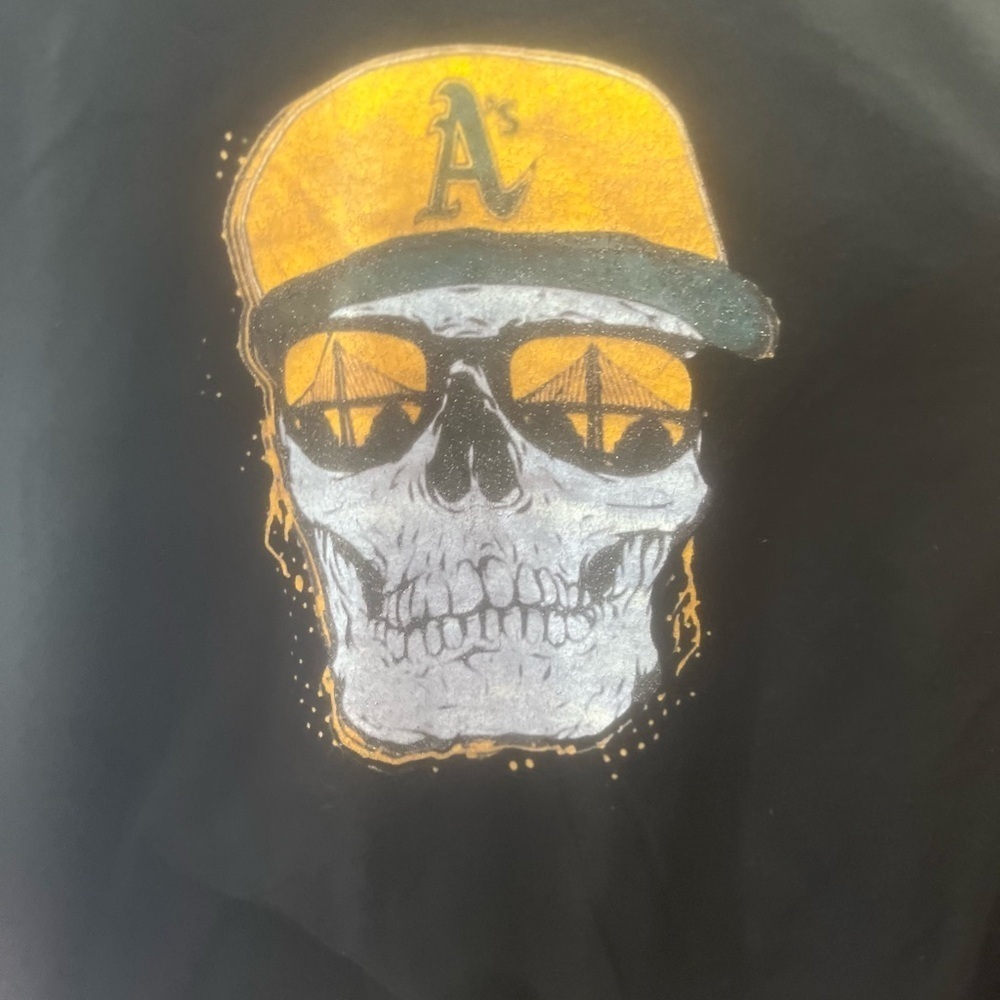 Oakland A’s skully shirt size XL in GUC
